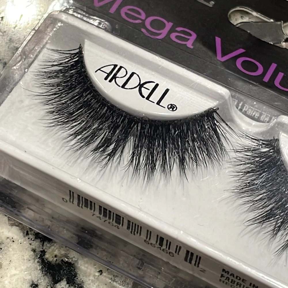 Ardell Mega Volume lashes styles 252 - Picture 4 of 4